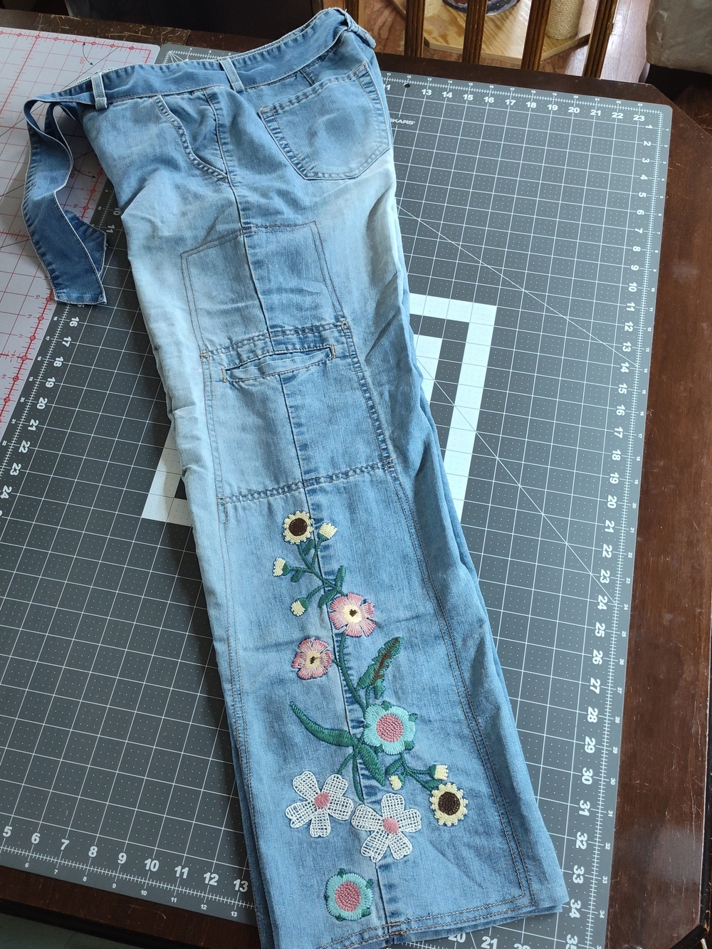 Bandolino Light Blue Embroidered Women’s Lightweight Wide Leg Jeans